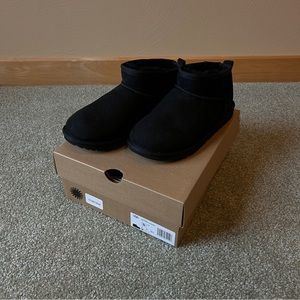*SOLD* Ugg Ultra Minis